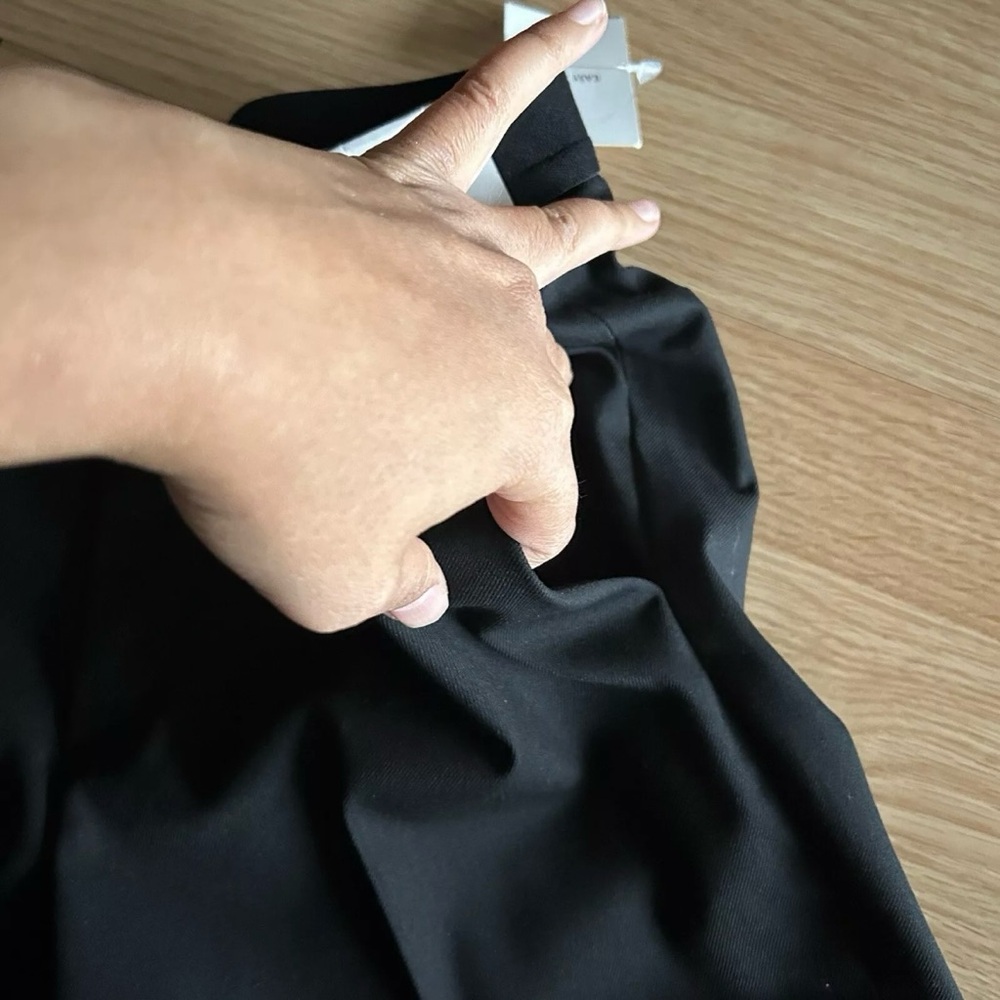 NWT Uniqlo Black Pleated Trousers Dress Pants Women’s Medium (fits like a 2-4) - Picture 3 of 9